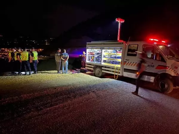 Son dakika haberi | Otomobil 100 metrelik uçurumdan yuvarlandı: 1 ölü, 4 yaralı Son dakika haberi | Otomobil 100 metrelik uçurumdan yuvarlandı: 1 ölü, 4 yaralı