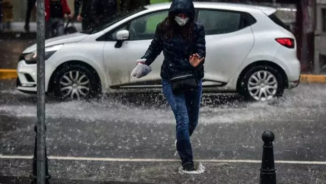 Şemsiyeleri hazırlayın! Cumartesi günü İstanbul dahil 44 ilde gök gürültülü sağanak yağış görülecek Şemsiyeleri hazırlayın! Cumartesi günü İstanbul dahil 44 ilde gök gürültülü sağanak yağış görülecek