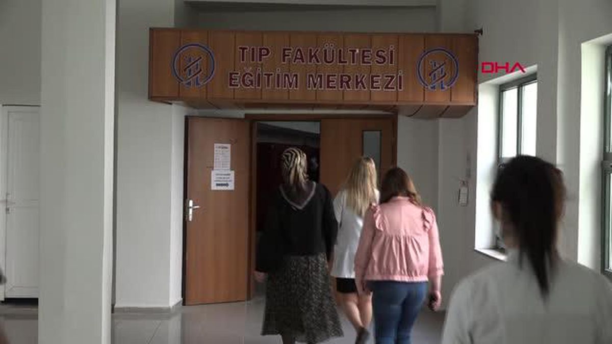 TRABZON DOKTOR ADAYLARINA 'ROL' YAPAN HASTALARLA EĞİTİM
