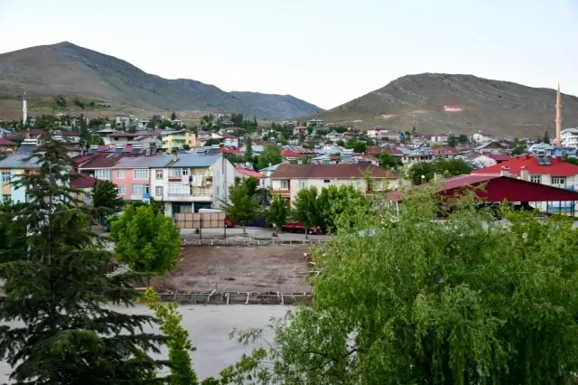 Tufanbeyli'ye iki yeni halı saha Tufanbeyli'ye iki yeni halı saha