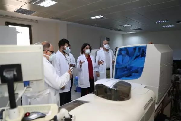 Adana'da iki doz Çin aşısı yapılan sağlıkçılarda yüzde 98.2 antikor tespit edildi Adana'da iki doz Çin aşısı yapılan sağlıkçılarda yüzde 98.2 antikor tespit edildi