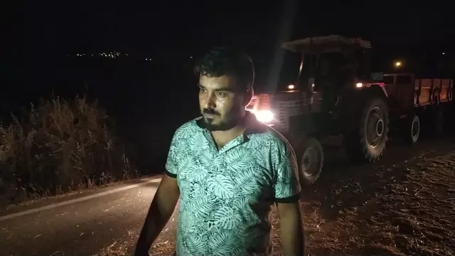 Seyir halindeki traktör römorkundan düşen kişiyi yoldan geçen vatandaş buldu