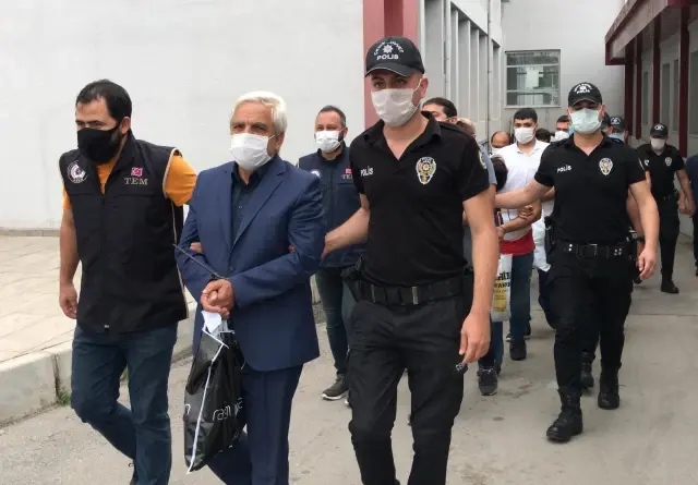 Son Dakika | Adana merkezli PKK/KCK'ya yönelik operasyonda yakalanan 18 şüpheliden 4'ü tutuklandı Son Dakika | Adana merkezli PKK/KCK'ya yönelik operasyonda yakalanan 18 şüpheliden 4'ü tutuklandı