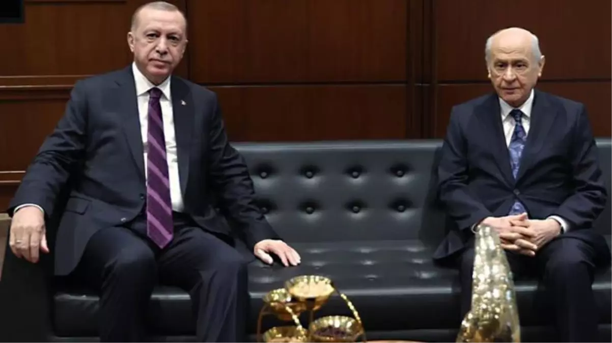 AK Parti seçim kanunuyla ilgili taslak çalışmasını MHP'ye götürüyor: Baraj yüzde 5'e inecek, milletvekili transferi tarih olacak