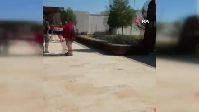 Antik kentte hediyelik eşya satan kadınlar arasındaki yer tartışması kavgaya dönüştü Antik kentte hediyelik eşya satan kadınlar arasındaki yer tartışması kavgaya dönüştü