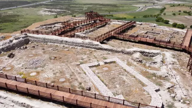 Arkeoparka dönüştürülen 2900 yıllık Urartu şehri turistleri ağırlamak için gün sayıyor