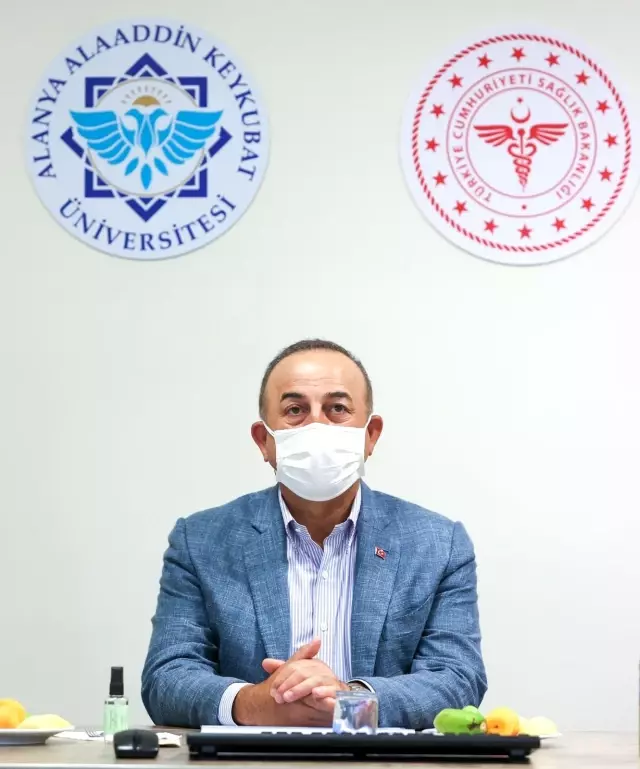 Bakan Çavuşoğlu, Antalya'da hastane yönetimini ziyaret edip brifing aldı Bakan Çavuşoğlu, Antalya'da hastane yönetimini ziyaret edip brifing aldı