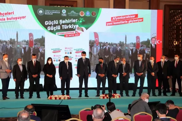 Bakan Kurum, '2012 yılından bu yana 2.5 milyon konutu vatandaşımıza teslim ettik' Bakan Kurum, '2012 yılından bu yana 2.5 milyon konutu vatandaşımıza teslim ettik'