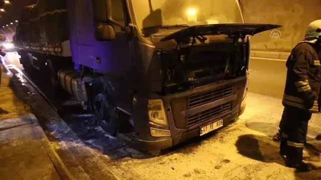 Son dakika haberleri | Bolu Dağı Tüneli'ndeki tır yangını ulaşımı aksattı Son dakika haberleri | Bolu Dağı Tüneli'ndeki tır yangını ulaşımı aksattı