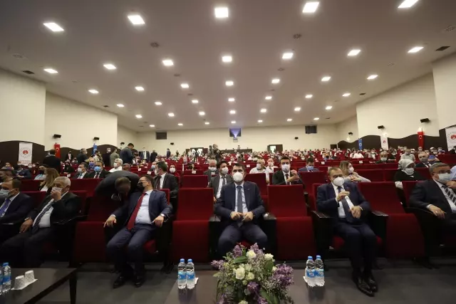AFYONKARAHİSAR - Bakan Kurum: 'Üç prensip belirledik. Dedik ki, 'Hızlı, yerinde ve gönüllü' yapacağız' AFYONKARAHİSAR - Bakan Kurum: 'Üç prensip belirledik. Dedik ki, 'Hızlı, yerinde ve gönüllü' yapacağız'