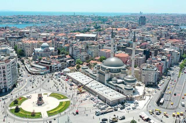 Cumhurbaşkanı Erdoğan 27 yıl önce yerini işaret ettiği Taksim'deki cami bugün açılıyor Cumhurbaşkanı Erdoğan 27 yıl önce yerini işaret ettiği Taksim'deki cami bugün açılıyor
