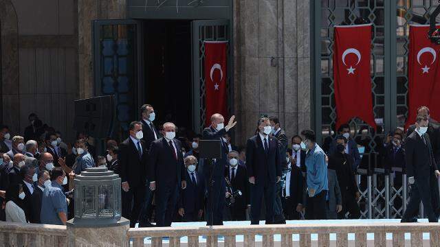 Cumhurbaşkanı Erdoğan'dan açılışta erken davranan isme ilginç tepki: Sen beni mahvettin