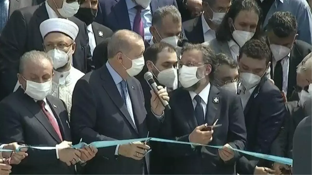 Cumhurbaşkanı Erdoğan'dan açılışta erken davranan isme ilginç tepki: Sen beni mahvettin