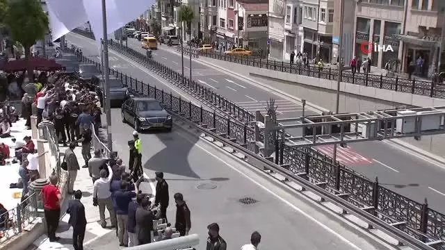Cumhurbaşkanı Recep Tayyip Erdoğan, Cuma namazı ile birlikte açılışı yapılacak olan Taksim Camii'ne geldi. Taksim Camii'nde ilk ezan okundu.
