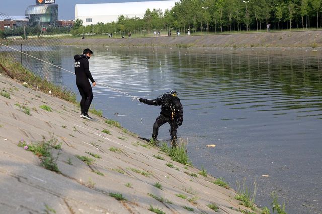 dalgic polisler derede silah aradi 5 14163790 o