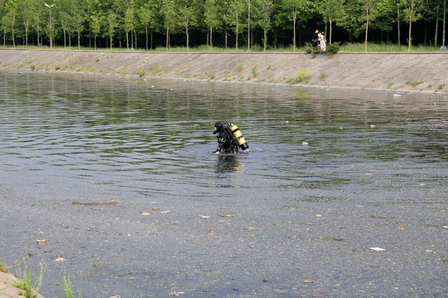 dalgic polisler derede silah aradi 6 14163790 o