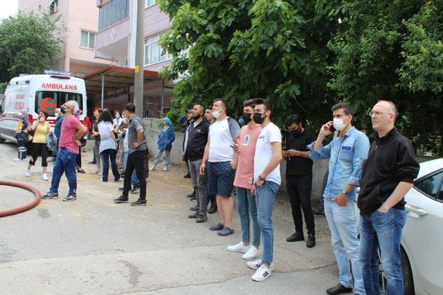 evleri yanan cift sarilarak birbirlerini tese 5 14162970 o