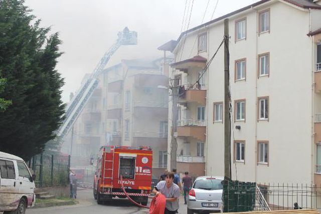 evleri yanan cift sarilarak birbirlerini tese 7 14162970 o