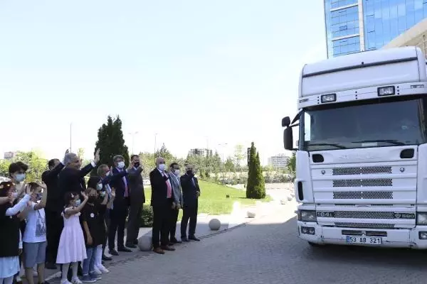 Hediye karavanı, Azerbaycan'a uğurlandı Hediye karavanı, Azerbaycan'a uğurlandı