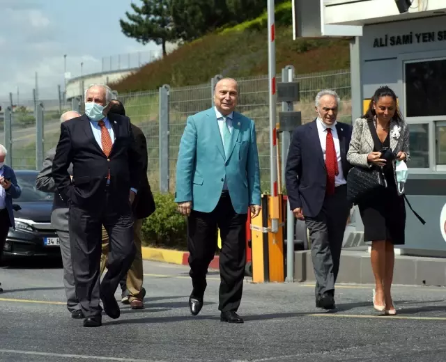 İbrahim Özdemir listesini divan kuruluna teslim etti İbrahim Özdemir listesini divan kuruluna teslim etti