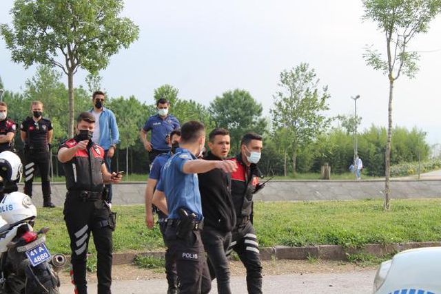 intihardan vazgecip elindeki tabancayi dereye 4 14163846 o