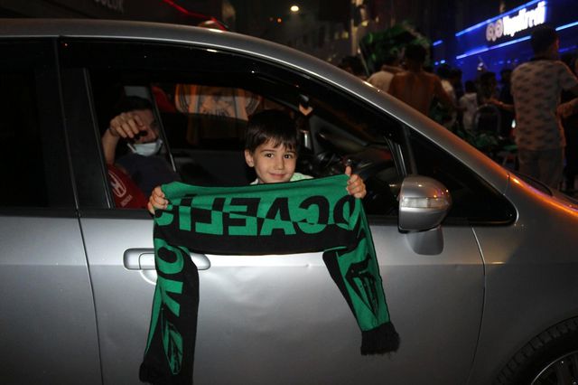kocaelispor taraftarlari sokaklara dokuldu 6 14164058 o
