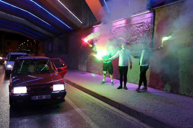 kocaelispor taraftarlari sokaklara dokuldu 7 14164058 o