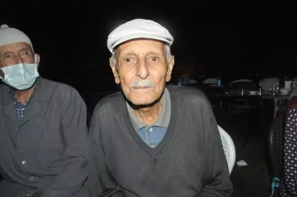 Menderes'in çiftliğinde çalışan Yunus: Yıllar sonra o traktörü görünce öptüm Menderes'in çiftliğinde çalışan Yunus: Yıllar sonra o traktörü görünce öptüm