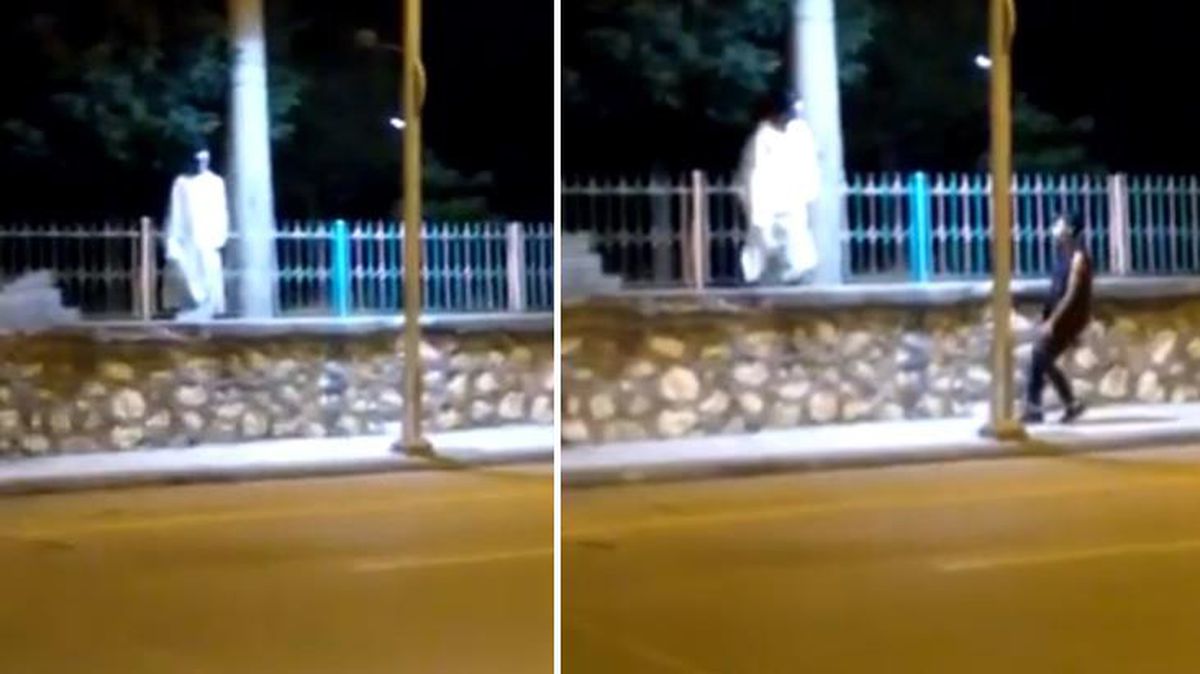 Mezarlıkta beyaz çarşaf şakası yapıp o anları da kayda aldılar