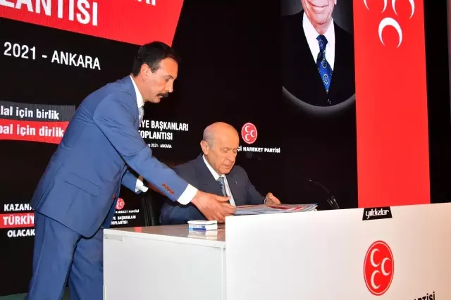 Devlet Bahçeli, partisinin Belediye Başkanları ile bir araya geldi