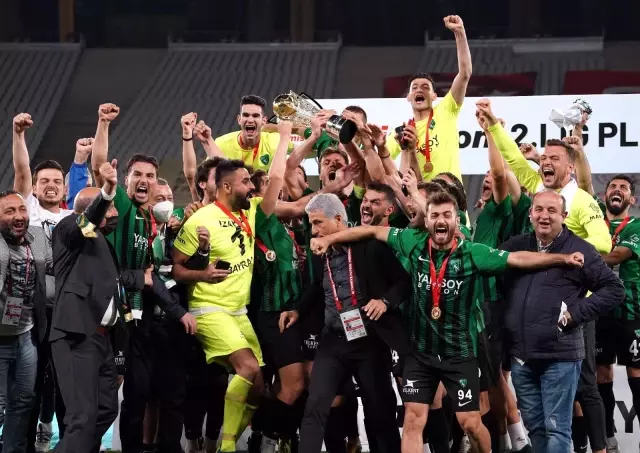 Son dakika haberleri: Kocaelispor, 11 yıl sonra TFF 1. Lig'e yükseldi Son dakika haberleri: Kocaelispor, 11 yıl sonra TFF 1. Lig'e yükseldi