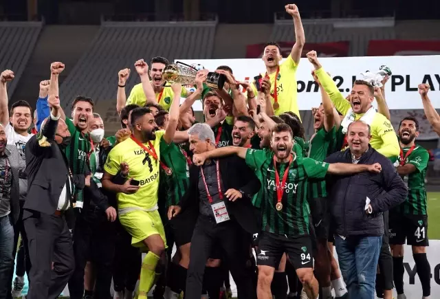 Son dakika haberleri: Kocaelispor, 11 yıl sonra TFF 1. Lig'e yükseldi Son dakika haberleri: Kocaelispor, 11 yıl sonra TFF 1. Lig'e yükseldi