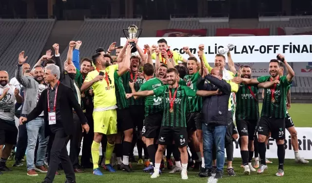 Son dakika haberleri: Kocaelispor, 11 yıl sonra TFF 1. Lig'e yükseldi Son dakika haberleri: Kocaelispor, 11 yıl sonra TFF 1. Lig'e yükseldi