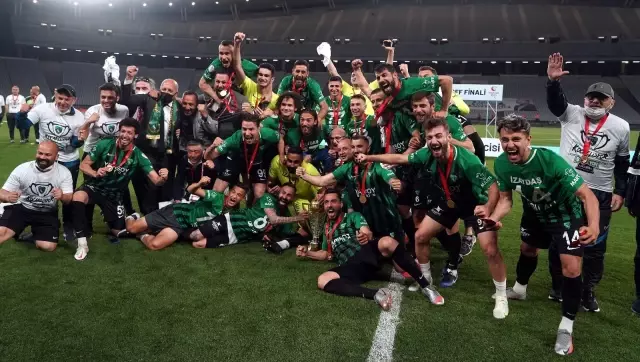 Son dakika haberleri: Kocaelispor, 11 yıl sonra TFF 1. Lig'e yükseldi Son dakika haberleri: Kocaelispor, 11 yıl sonra TFF 1. Lig'e yükseldi