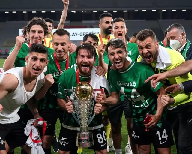 Son dakika haberleri: Kocaelispor, 11 yıl sonra TFF 1. Lig'e yükseldi Son dakika haberleri: Kocaelispor, 11 yıl sonra TFF 1. Lig'e yükseldi
