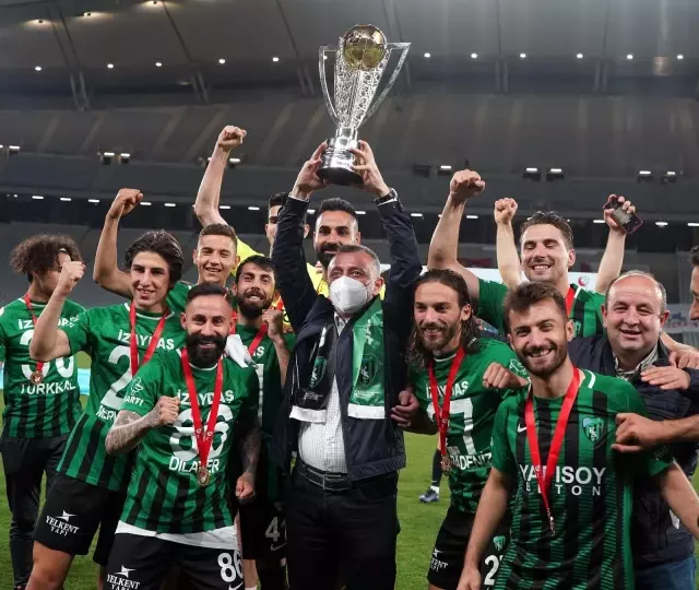 Son dakika haberleri: Kocaelispor, 11 yıl sonra TFF 1. Lig'e yükseldi Son dakika haberleri: Kocaelispor, 11 yıl sonra TFF 1. Lig'e yükseldi