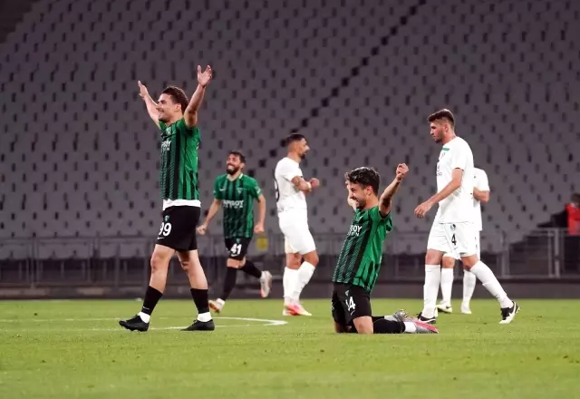 Son dakika haberleri: Kocaelispor, 11 yıl sonra TFF 1. Lig'e yükseldi Son dakika haberleri: Kocaelispor, 11 yıl sonra TFF 1. Lig'e yükseldi