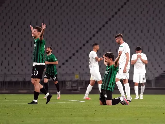 Son dakika haberleri: Kocaelispor, 11 yıl sonra TFF 1. Lig'e yükseldi Son dakika haberleri: Kocaelispor, 11 yıl sonra TFF 1. Lig'e yükseldi