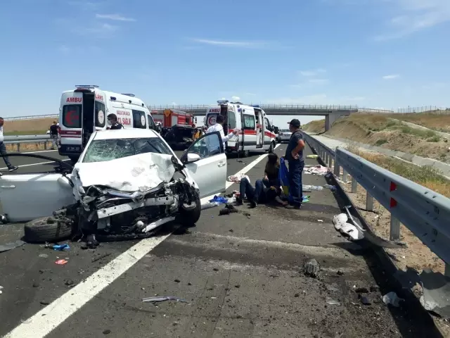 Niğde Otoyolu'nda trafik kazası: 11 yaralı Niğde Otoyolu'nda trafik kazası: 11 yaralı