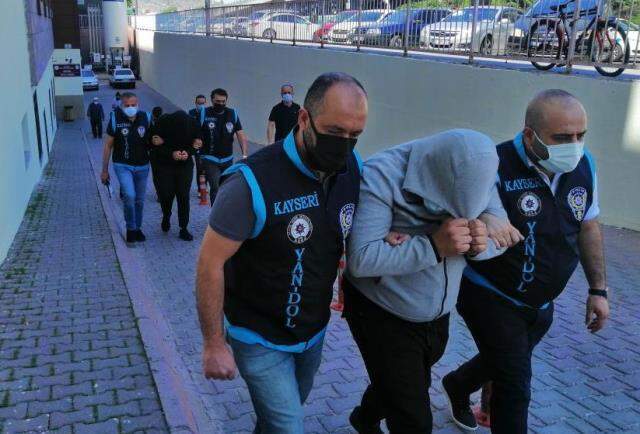 Pes dedirten görüntüler! 72 milyon TL'lik vurgun yapıp paralarla kadınların sigaralarını yaktılar