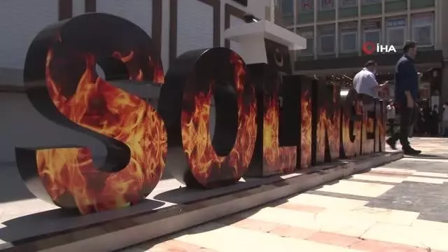 Solingen Faciası'nın 28. yıl dönümü vesilesiyle hayatını kaybeden 5 Türk vatandaşı için anma töreni düzenledi Solingen Faciası'nın 28. yıl dönümü vesilesiyle hayatını kaybeden 5 Türk vatandaşı için anma töreni düzenledi