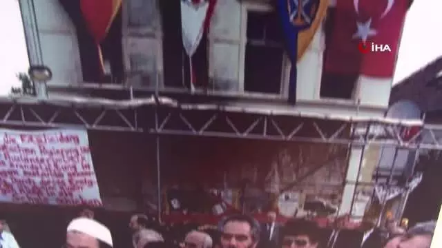 Solingen Faciası'nın 28. yıl dönümü vesilesiyle hayatını kaybeden 5 Türk vatandaşı için anma töreni düzenledi Solingen Faciası'nın 28. yıl dönümü vesilesiyle hayatını kaybeden 5 Türk vatandaşı için anma töreni düzenledi