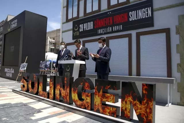 Solingen Faciası'nın 28. yıl dönümü vesilesiyle hayatını kaybeden 5 Türk vatandaşı için anma töreni düzenledi Solingen Faciası'nın 28. yıl dönümü vesilesiyle hayatını kaybeden 5 Türk vatandaşı için anma töreni düzenledi