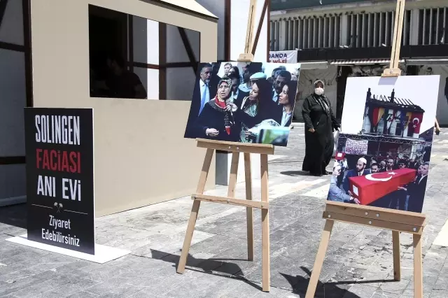 Solingen Faciası'nın 28. yıl dönümü vesilesiyle hayatını kaybeden 5 Türk vatandaşı için anma töreni düzenledi Solingen Faciası'nın 28. yıl dönümü vesilesiyle hayatını kaybeden 5 Türk vatandaşı için anma töreni düzenledi