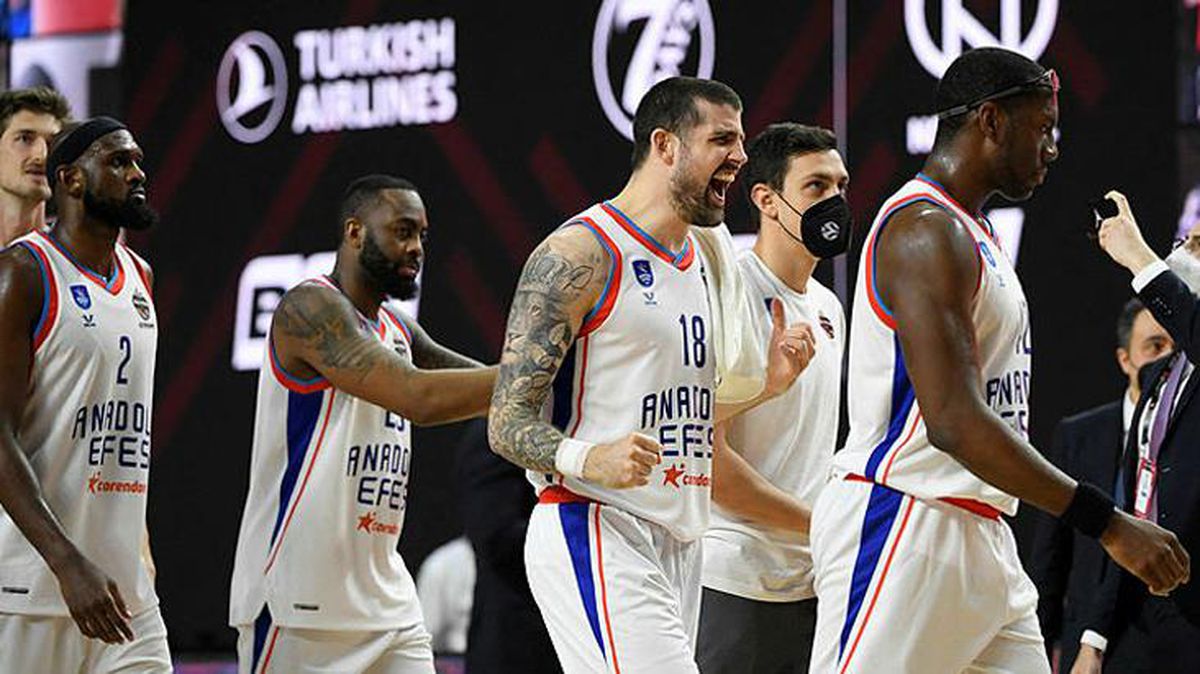 Son Dakika: Anadolu Efes, Euroleague'de Final Four ilk maçında CSKA Moskova'yı 89-86 mağlup etti ve finale yükseldi