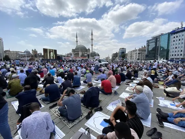 Taksim Camii'nde ilk namaz kılındı - Haberler | Haberler.com