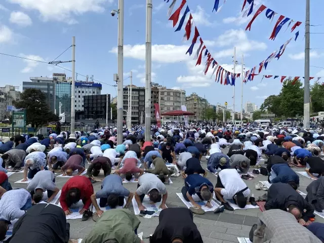 Cumhurbaşkanı Recep Tayyip Erdoğan, Cuma namazı ile birlikte açılışı yapılacak olan Taksim Camii'ne geldi. Taksim Camii'nde ilk ezan okundu.