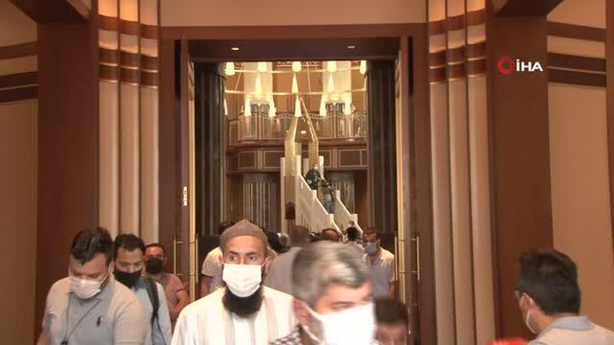 Taksim Camii'ne yoğun ilgi