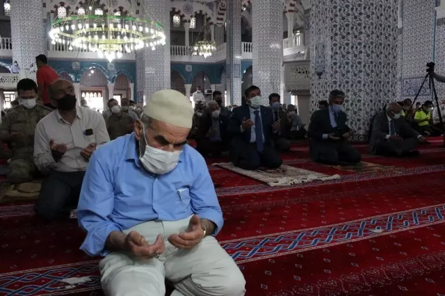 Terör saldırısı sonucu şehit olan Veli Kabalay için Iğdır'da mevlit Terör saldırısı sonucu şehit olan Veli Kabalay için Iğdır'da mevlit