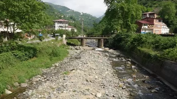 Son dakika haberi | TRABZON'DA SEL RİSKİ ALTINDAKİ 446 YAPIDA YAŞIYORLAR Son dakika haberi | TRABZON'DA SEL RİSKİ ALTINDAKİ 446 YAPIDA YAŞIYORLAR